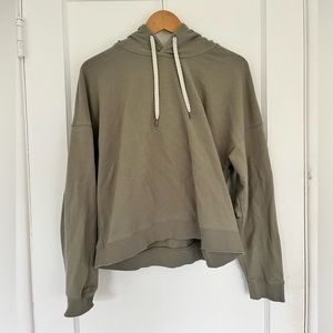 Moss green Vuori crop hoody